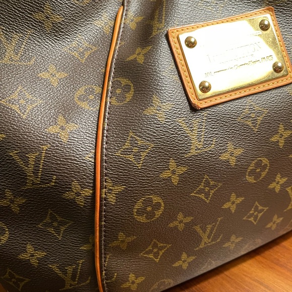 Authentic Louis Vuitton Monogram Galleria PM - Picture 11 of 16